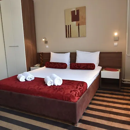 Balkan Garni Hotel 3*
