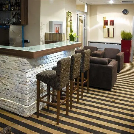 Balkan Garni Hotel 3*